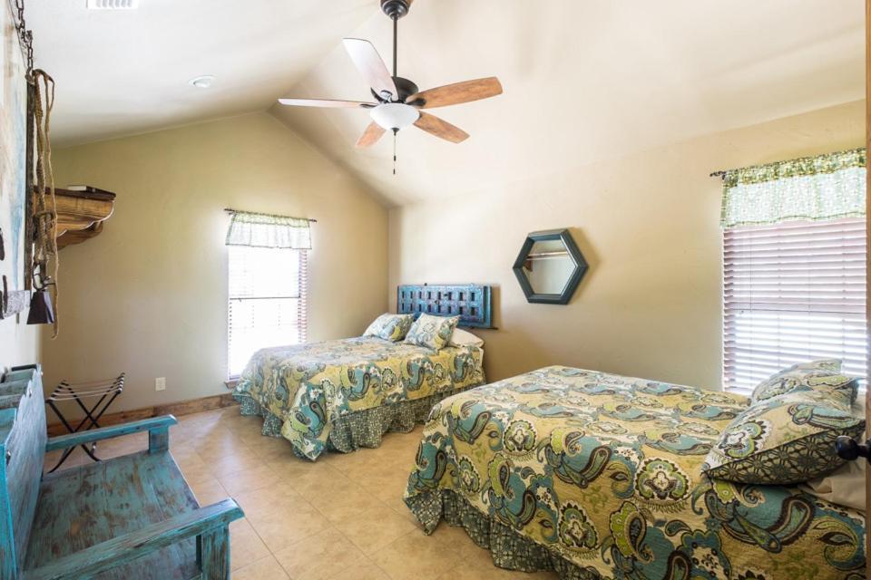 River Bluff Cabins Rio Frio Szoba fotó