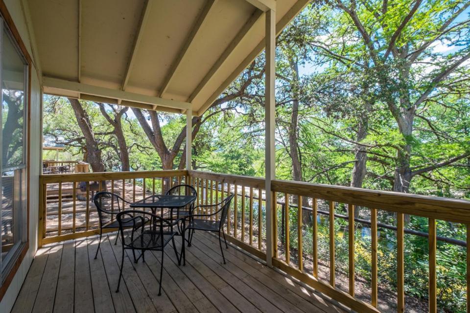 River Bluff Cabins Rio Frio Szoba fotó